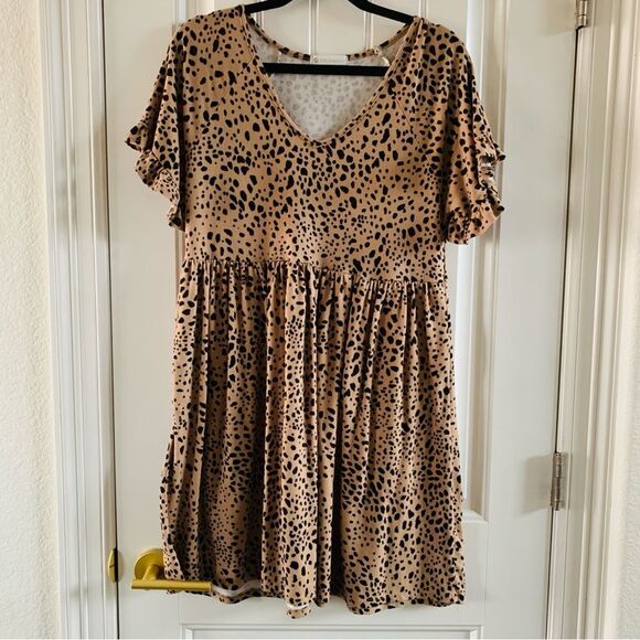 Dresses & Skirts - Animal Print Oversized Knee Length Flowy Ruffle Sleeve Knit V Neck Dress | Small